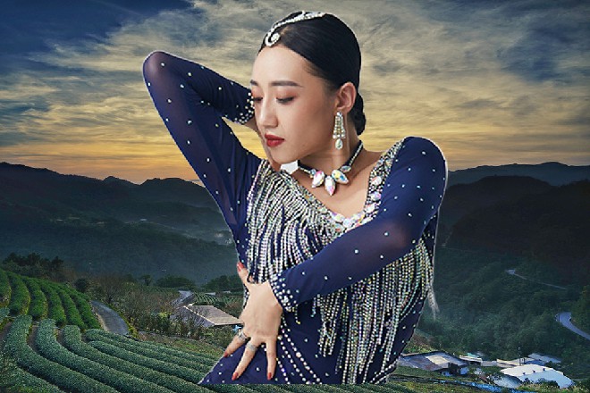 系统声音响起来，苏曼s摘掉了头盔，笑呵呵地对着多隆说道