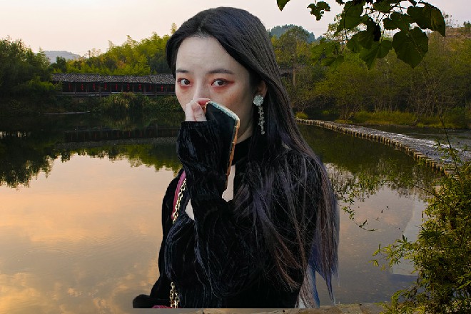 伊轩毫不客气地说道：救她应该不过是你的举手之劳吧